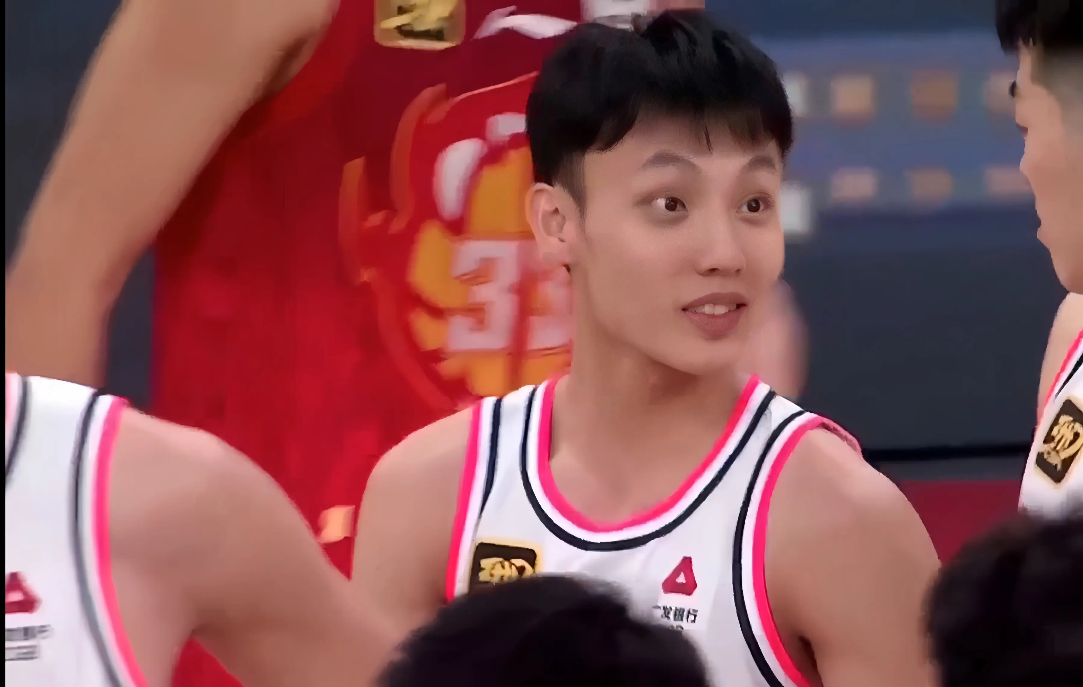 篮球盛事：广东选手精湛表现夺得胜利的简单介绍