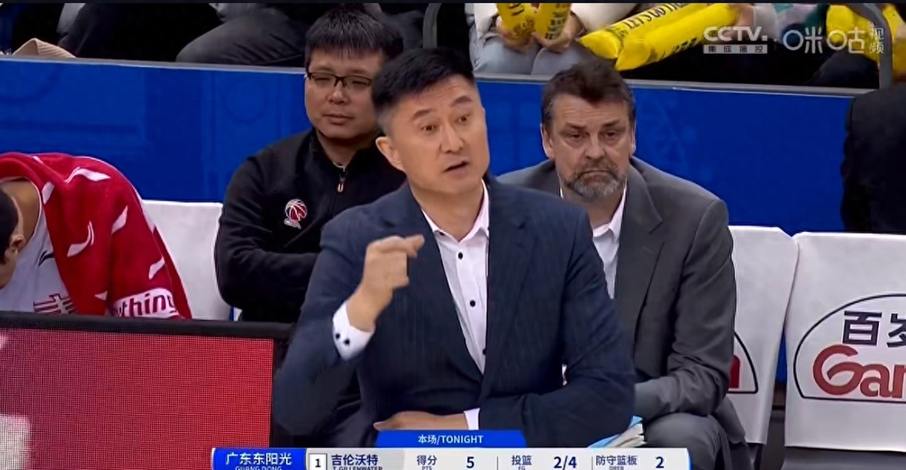中场核心表现出色，助球队连胜晋级