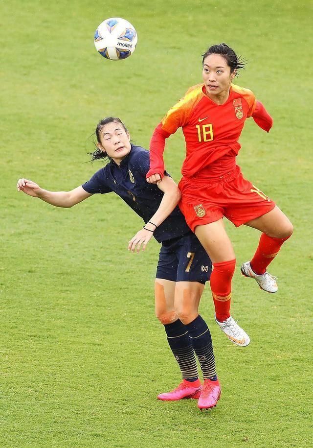 巴基斯坦女足后卫坚守防线，保住比分领先