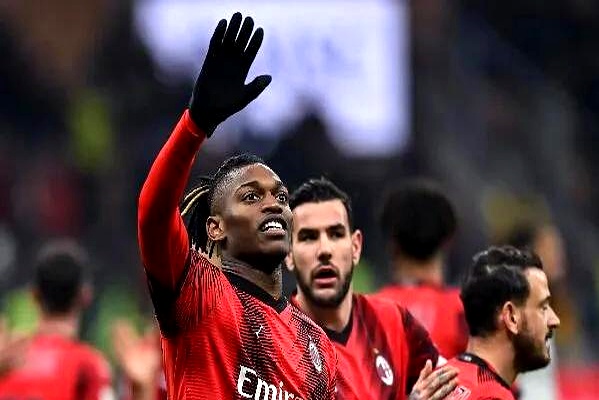 关于AC米兰主场失利，引发球迷不满的信息