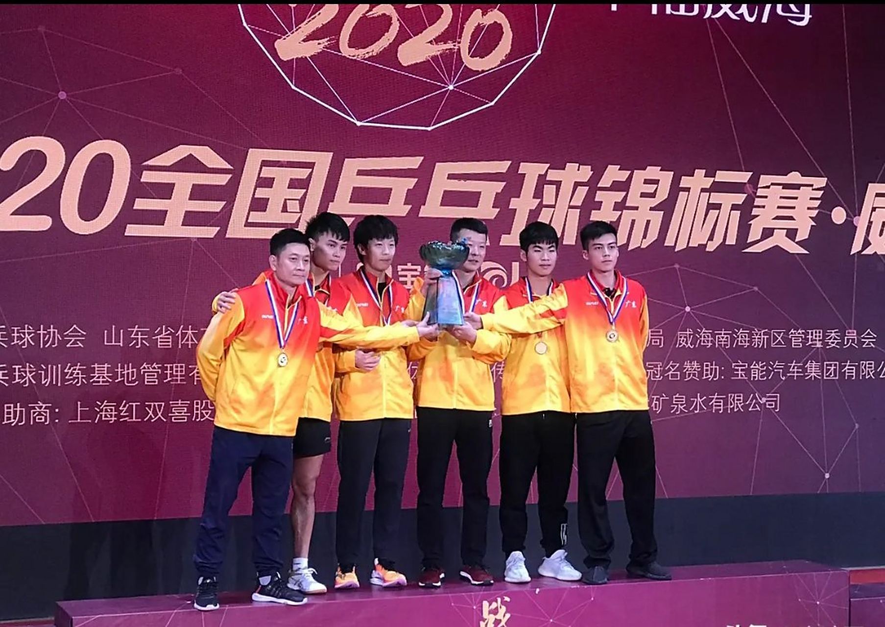 斯威登带领美国代表团赢得队体赛冠军