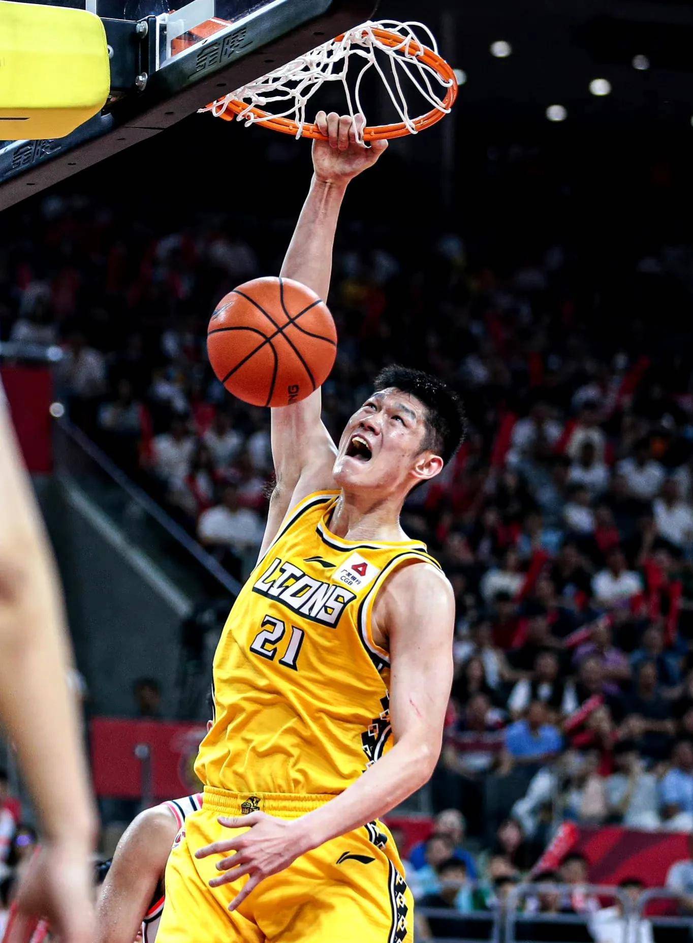 关于广州球员个个全力以赴，赢得队友和教练的赞誉的信息