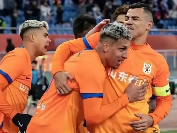 包含申花主场大胜，豪取五连胜扩大领先优势的词条